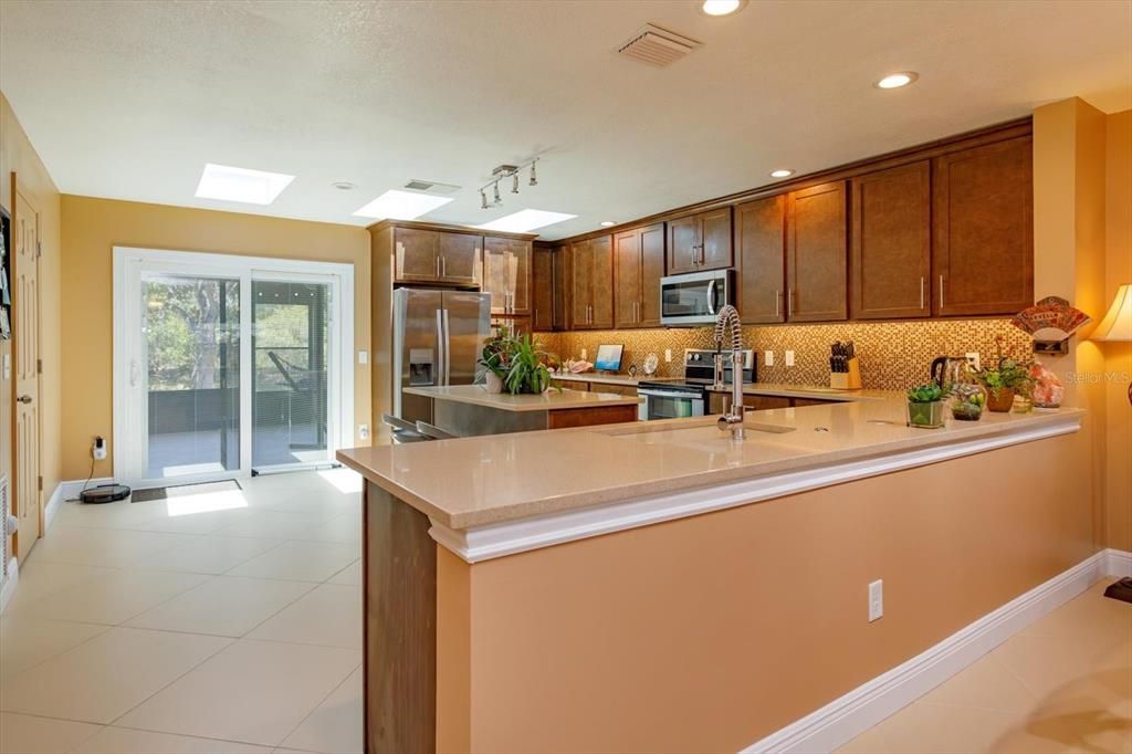 Active With Contract: $289,000 (2 beds, 2 baths, 1350 Square Feet)