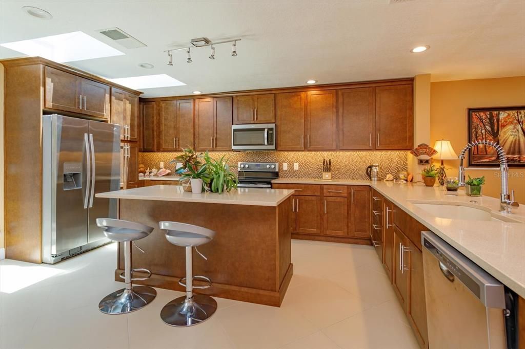 Active With Contract: $289,000 (2 beds, 2 baths, 1350 Square Feet)
