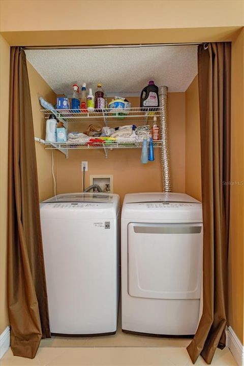 Active With Contract: $289,000 (2 beds, 2 baths, 1350 Square Feet)