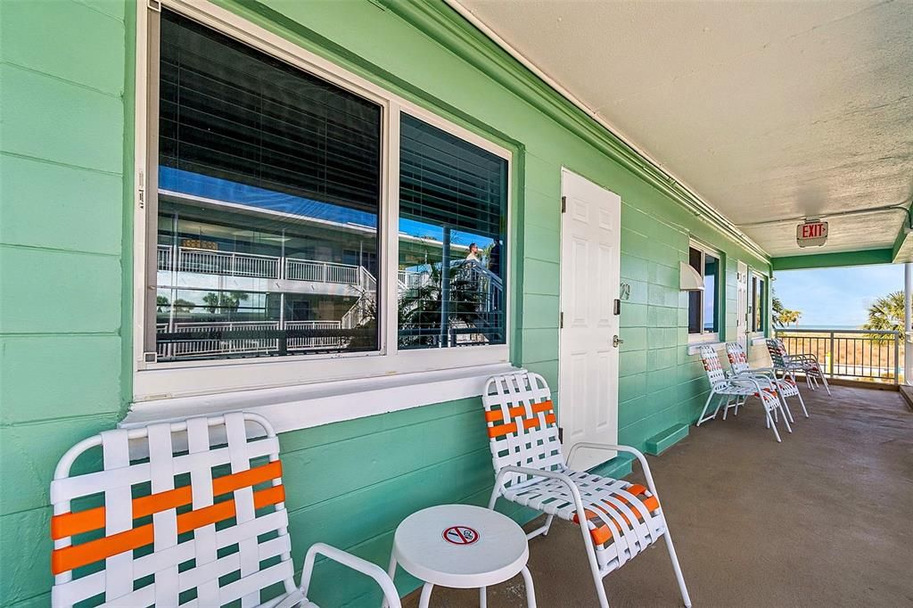For Sale: $525,000 (1 beds, 1 baths, 535 Square Feet)