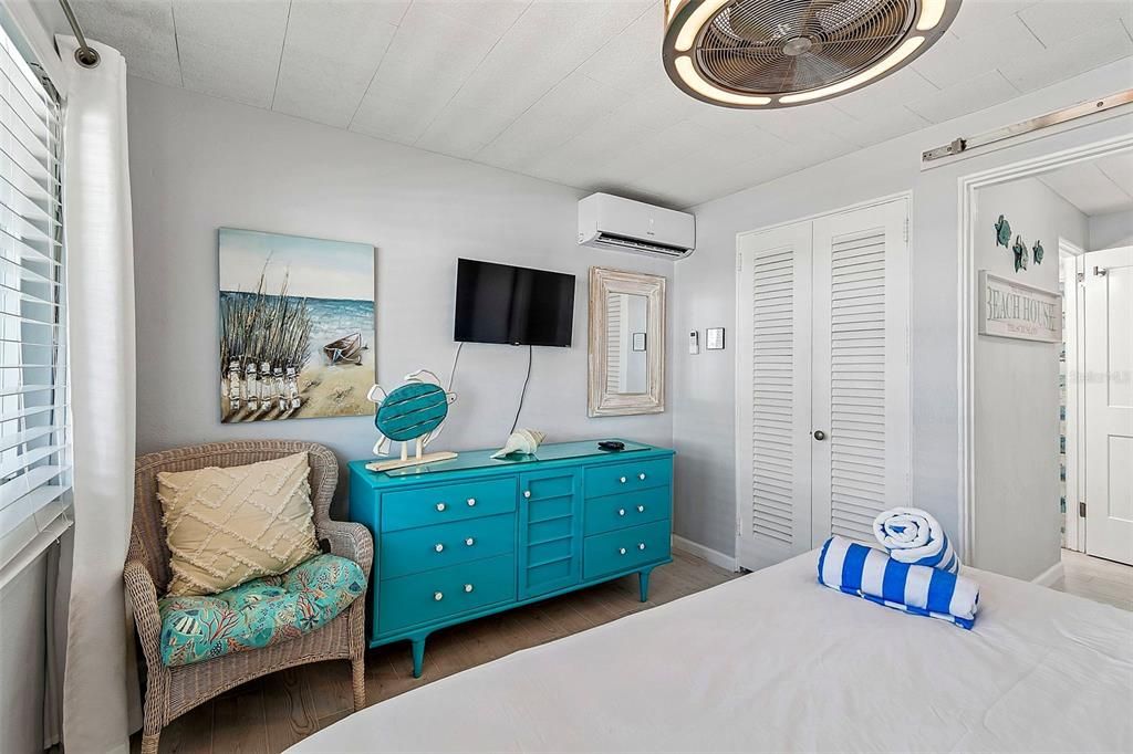 For Sale: $525,000 (1 beds, 1 baths, 535 Square Feet)