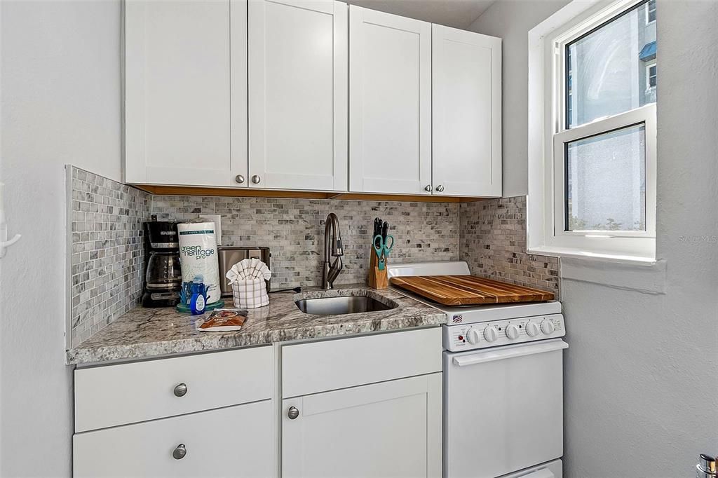 For Sale: $525,000 (1 beds, 1 baths, 535 Square Feet)