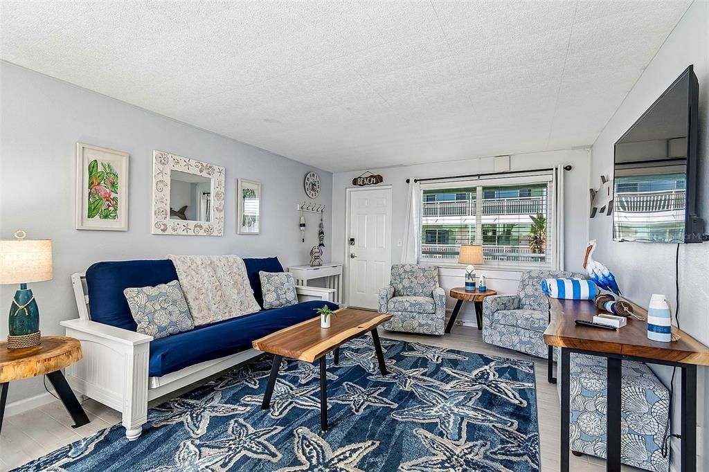 For Sale: $525,000 (1 beds, 1 baths, 535 Square Feet)