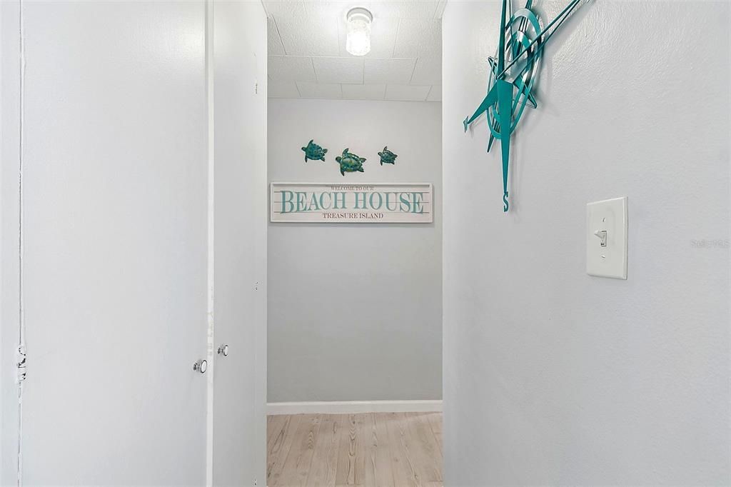 For Sale: $525,000 (1 beds, 1 baths, 535 Square Feet)