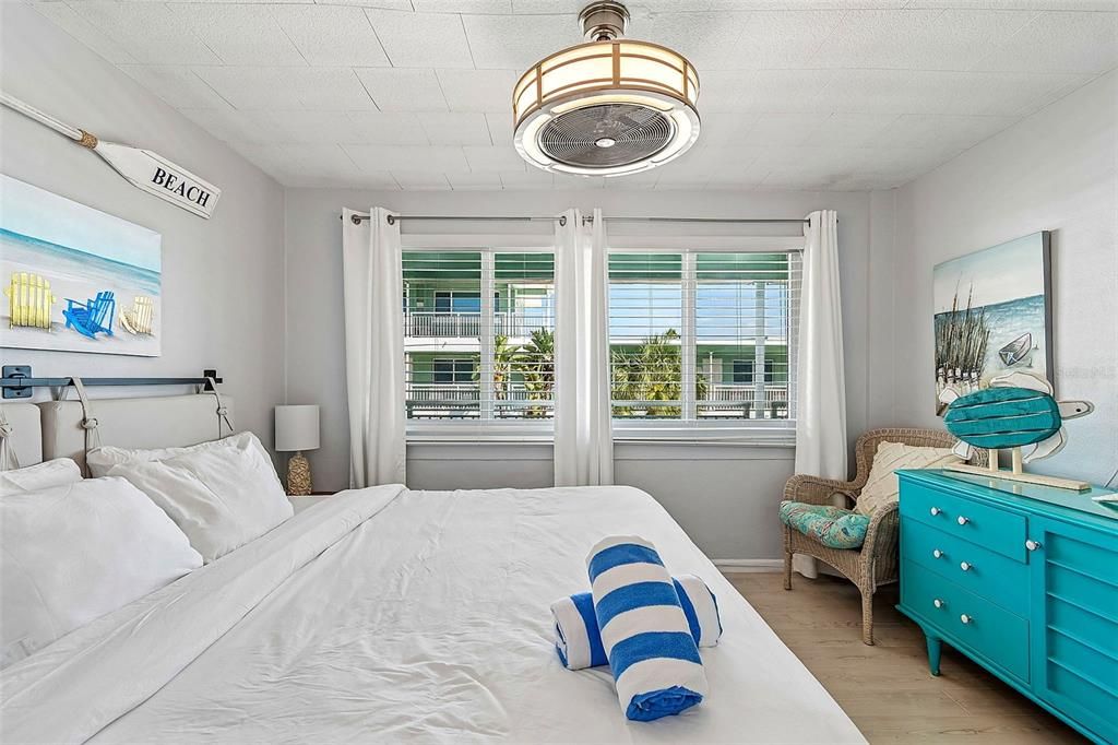For Sale: $525,000 (1 beds, 1 baths, 535 Square Feet)