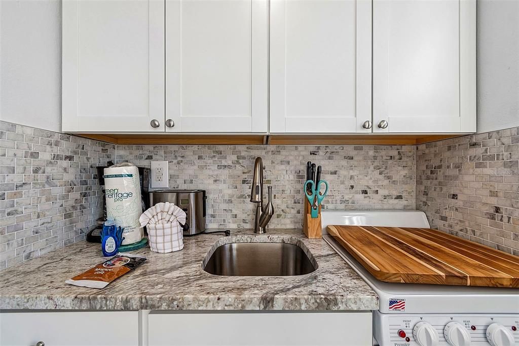 For Sale: $525,000 (1 beds, 1 baths, 535 Square Feet)