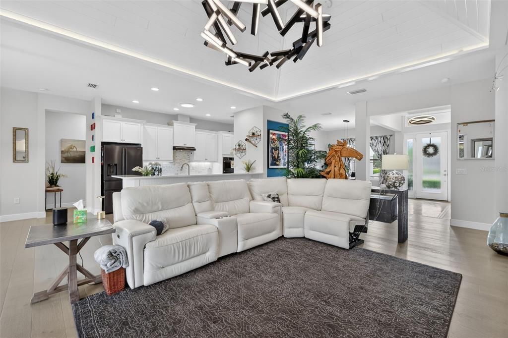 Activo con contrato: $665,000 (3 camas, 2 baños, 2598 Pies cuadrados)
