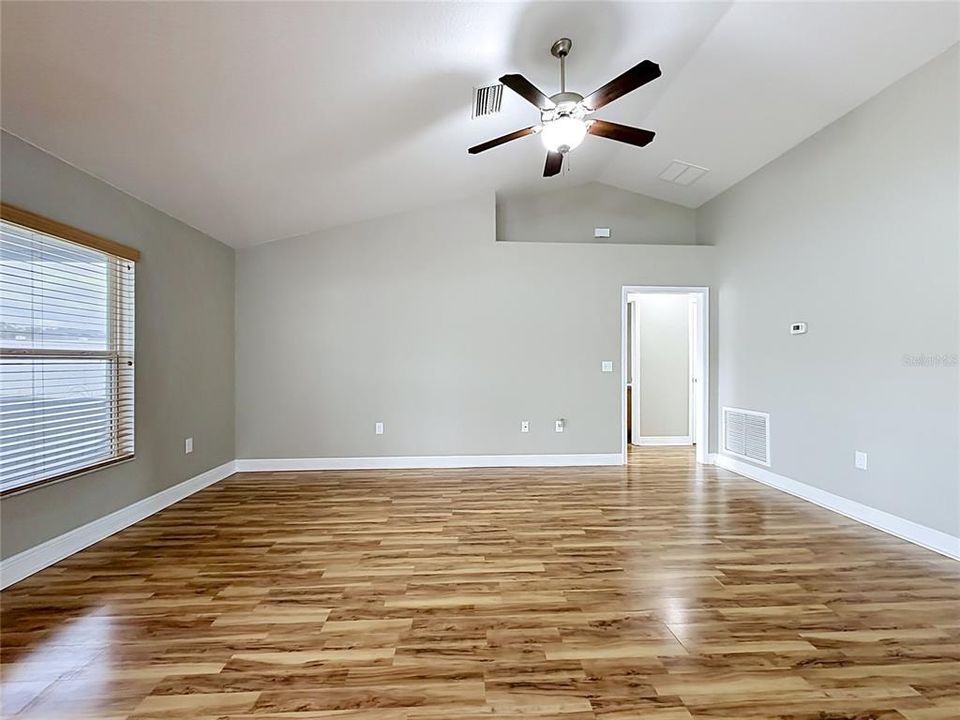 For Sale: $289,900 (4 beds, 2 baths, 1775 Square Feet)