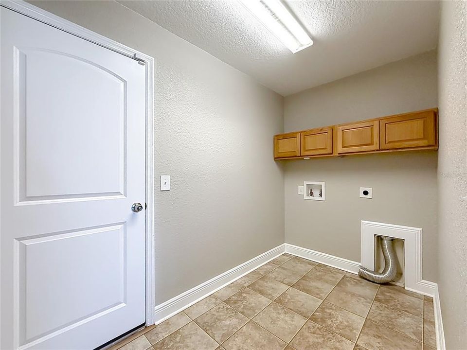 Activo con contrato: $289,900 (4 camas, 2 baños, 1775 Pies cuadrados)