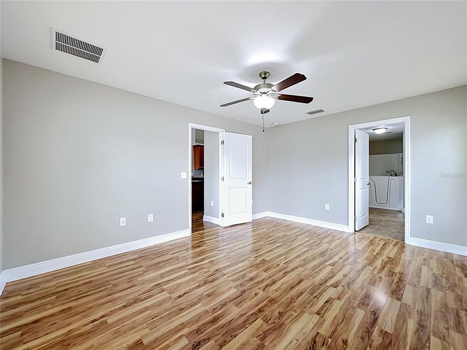 For Sale: $289,900 (4 beds, 2 baths, 1775 Square Feet)