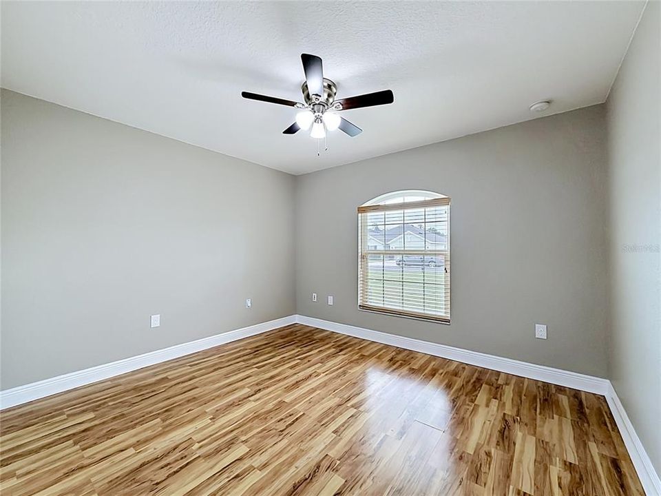 For Sale: $289,900 (4 beds, 2 baths, 1775 Square Feet)