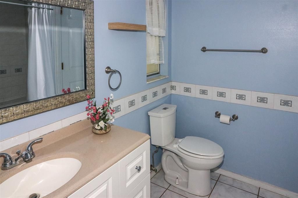 For Sale: $197,000 (2 beds, 2 baths, 1284 Square Feet)