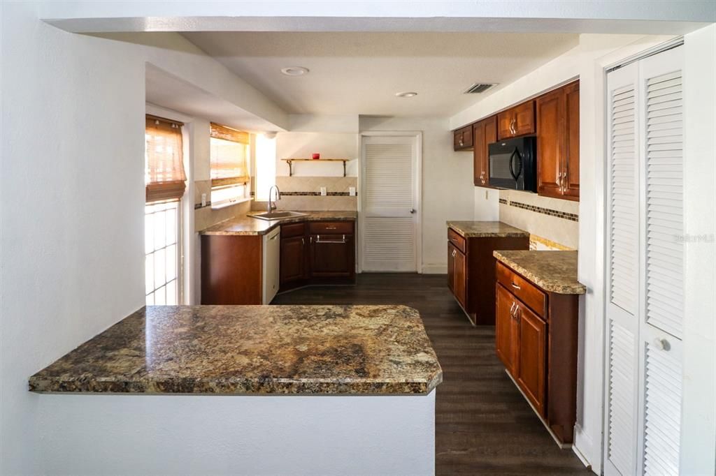 For Sale: $197,000 (2 beds, 2 baths, 1284 Square Feet)