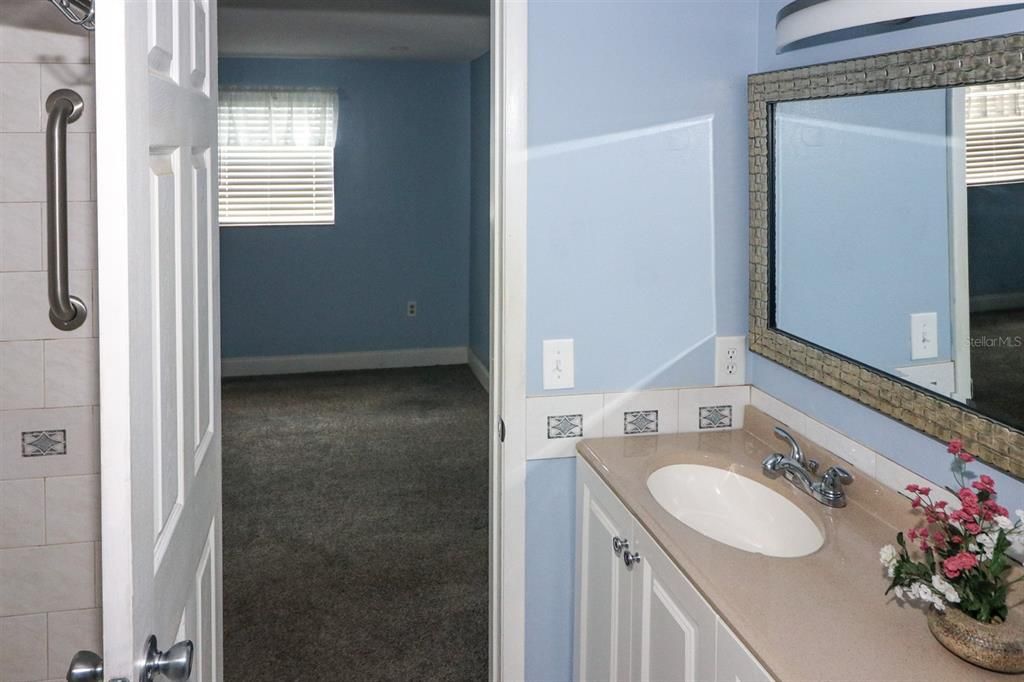 For Sale: $197,000 (2 beds, 2 baths, 1284 Square Feet)