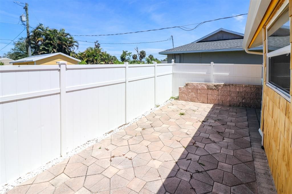 For Sale: $197,000 (2 beds, 2 baths, 1284 Square Feet)