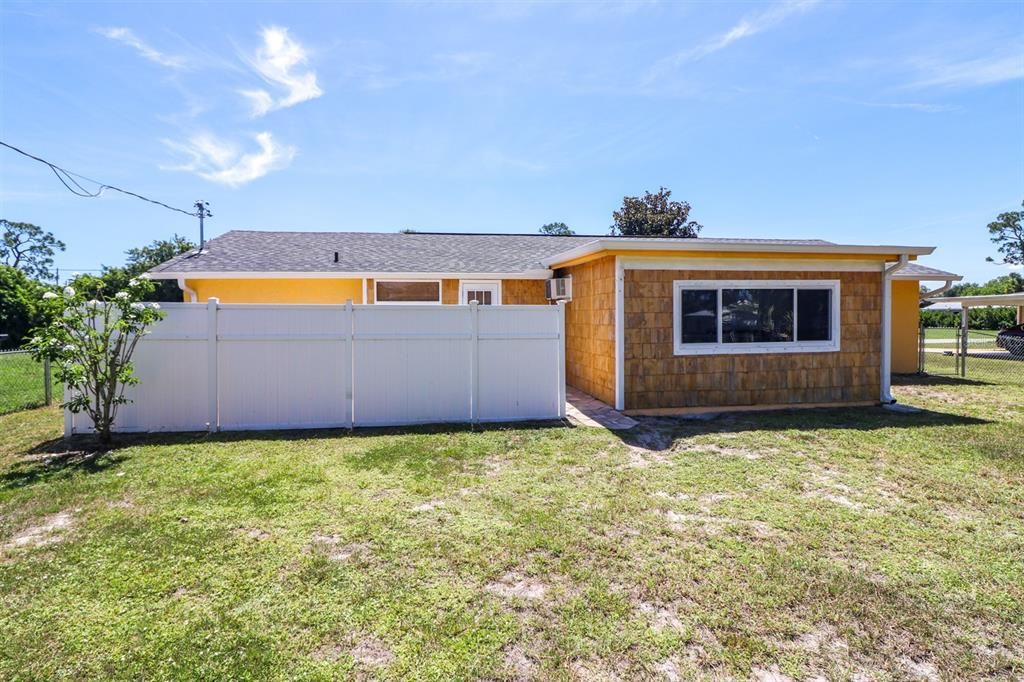 For Sale: $197,000 (2 beds, 2 baths, 1284 Square Feet)