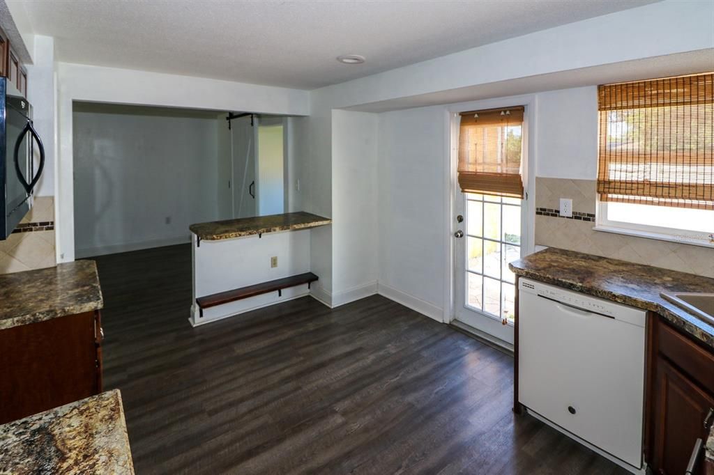For Sale: $197,000 (2 beds, 2 baths, 1284 Square Feet)
