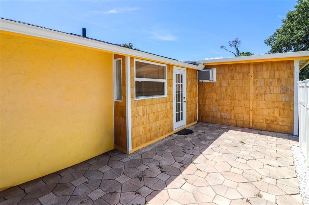 For Sale: $197,000 (2 beds, 2 baths, 1284 Square Feet)