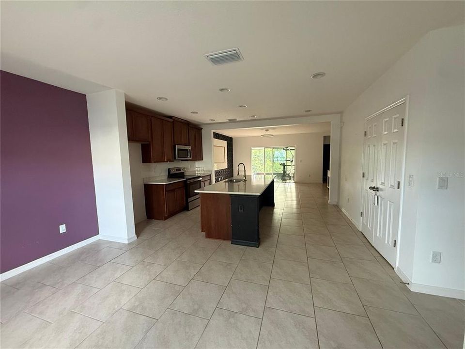 For Sale: $310,000 (3 beds, 2 baths, 1651 Square Feet)