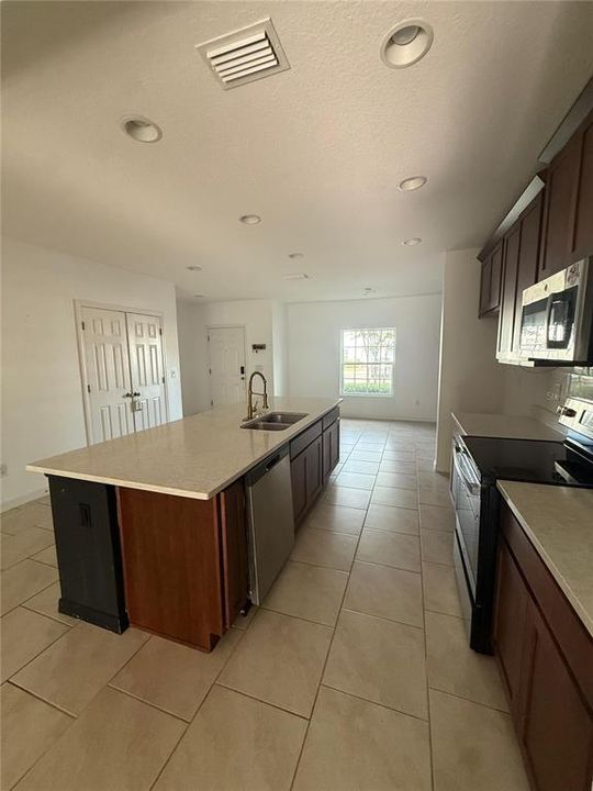 For Sale: $310,000 (3 beds, 2 baths, 1651 Square Feet)