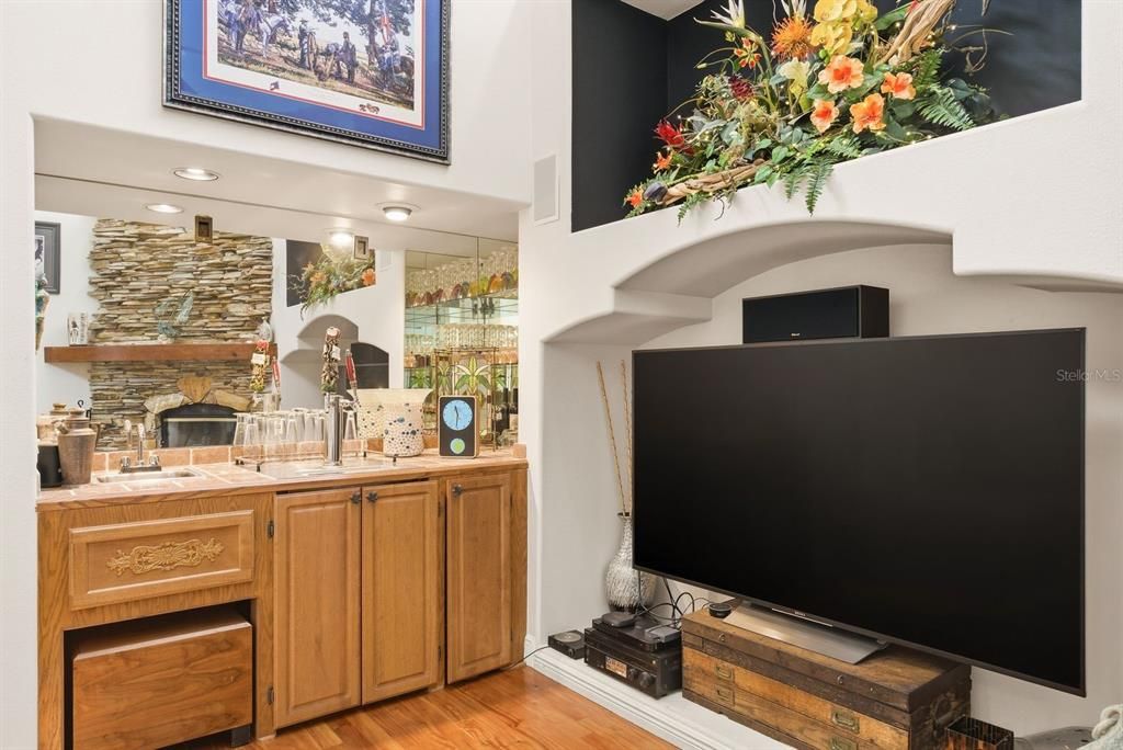 For Sale: $649,000 (3 beds, 3 baths, 1928 Square Feet)