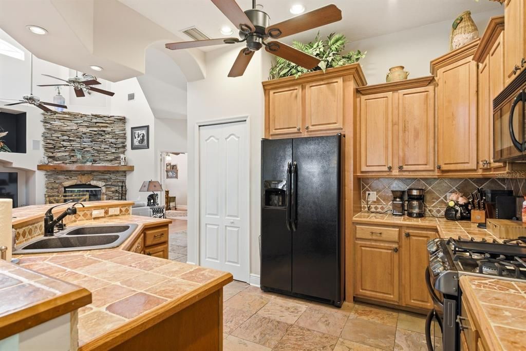 For Sale: $649,000 (3 beds, 3 baths, 1928 Square Feet)