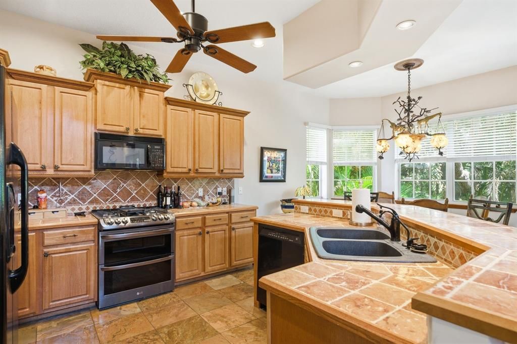 For Sale: $649,000 (3 beds, 3 baths, 1928 Square Feet)