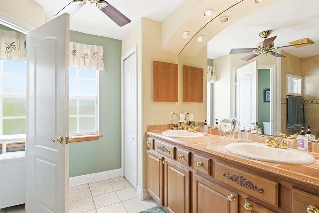For Sale: $649,000 (3 beds, 3 baths, 1928 Square Feet)