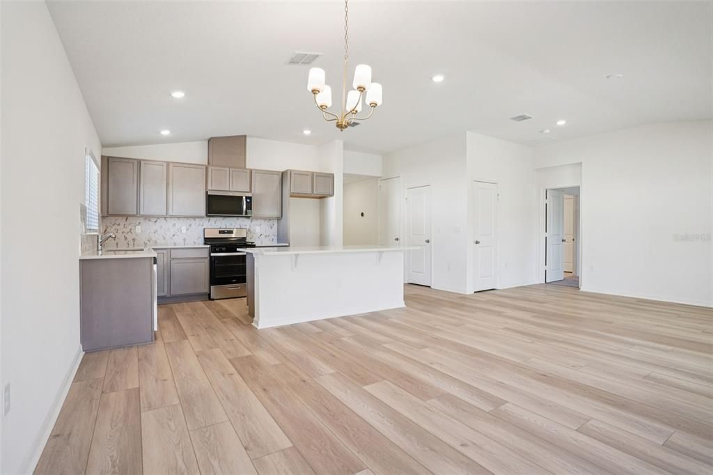 For Sale: $369,515 (4 beds, 2 baths, 1707 Square Feet)