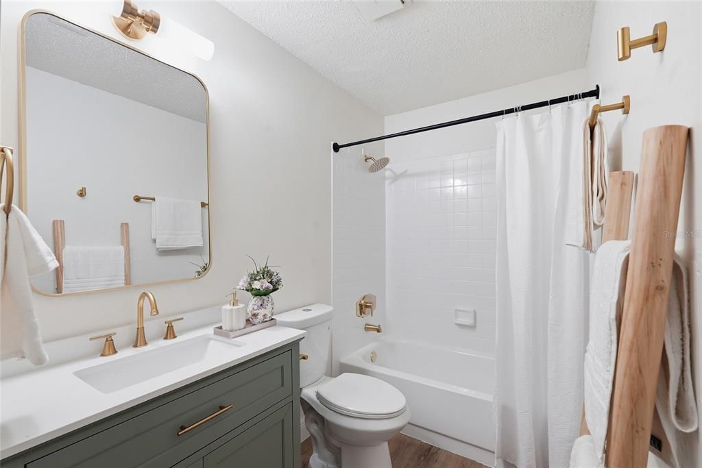 Active With Contract: $289,900 (3 beds, 2 baths, 1388 Square Feet)