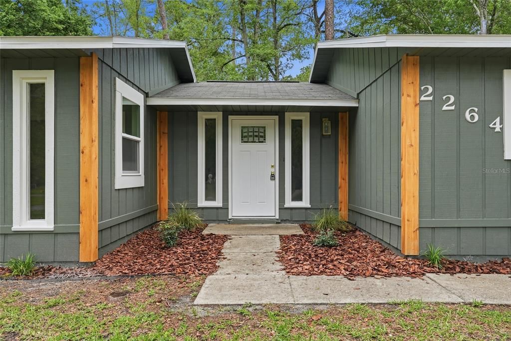 Active With Contract: $289,900 (3 beds, 2 baths, 1388 Square Feet)