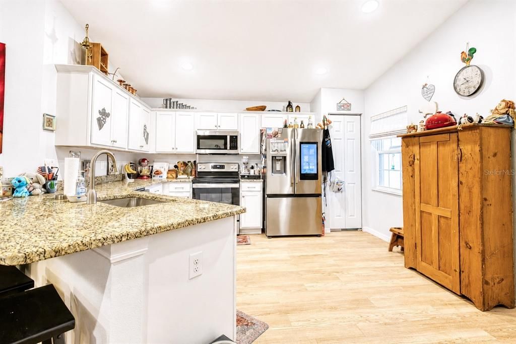 For Sale: $300,000 (3 beds, 2 baths, 1260 Square Feet)