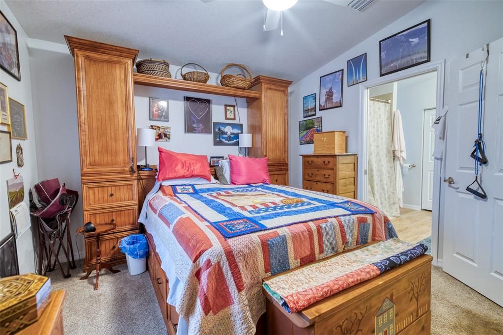 For Sale: $300,000 (3 beds, 2 baths, 1260 Square Feet)