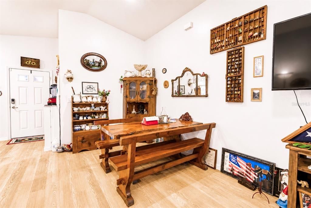 For Sale: $300,000 (3 beds, 2 baths, 1260 Square Feet)