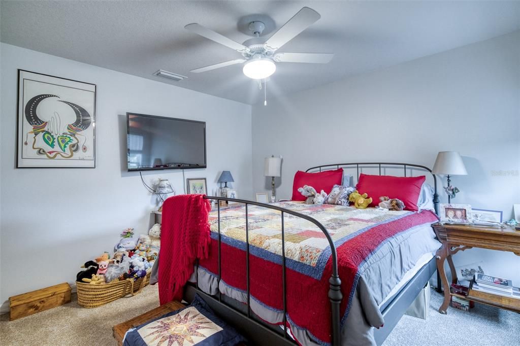 For Sale: $300,000 (3 beds, 2 baths, 1260 Square Feet)