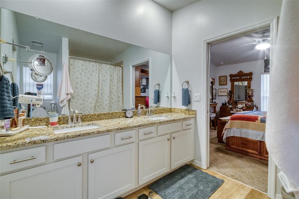 For Sale: $300,000 (3 beds, 2 baths, 1260 Square Feet)