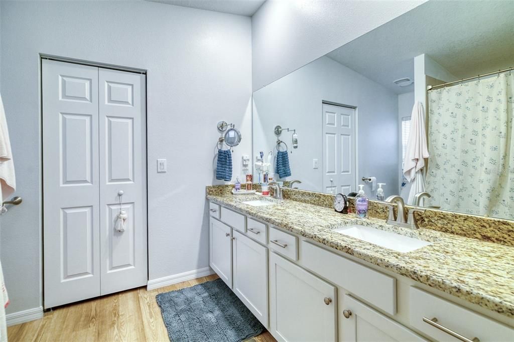 For Sale: $300,000 (3 beds, 2 baths, 1260 Square Feet)