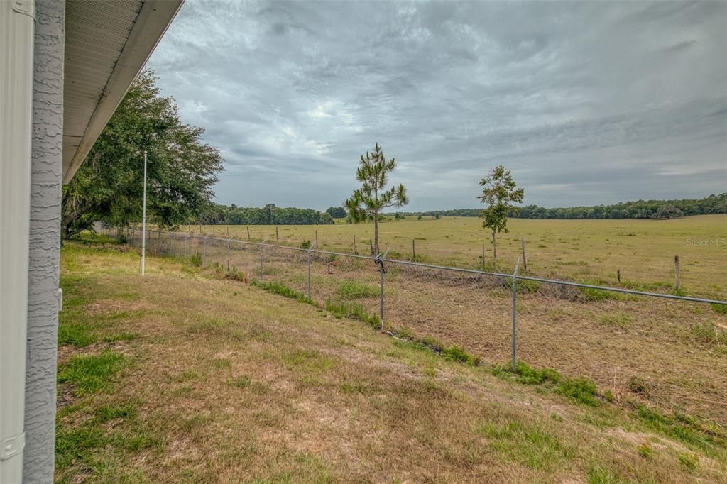 For Sale: $300,000 (3 beds, 2 baths, 1260 Square Feet)