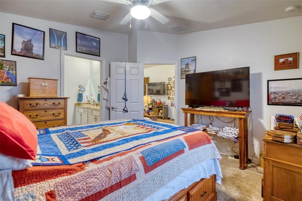 For Sale: $300,000 (3 beds, 2 baths, 1260 Square Feet)