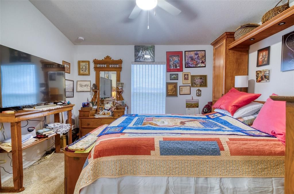 For Sale: $300,000 (3 beds, 2 baths, 1260 Square Feet)