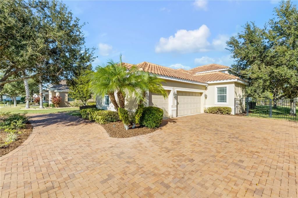 For Sale: $849,999 (5 beds, 4 baths, 3322 Square Feet)