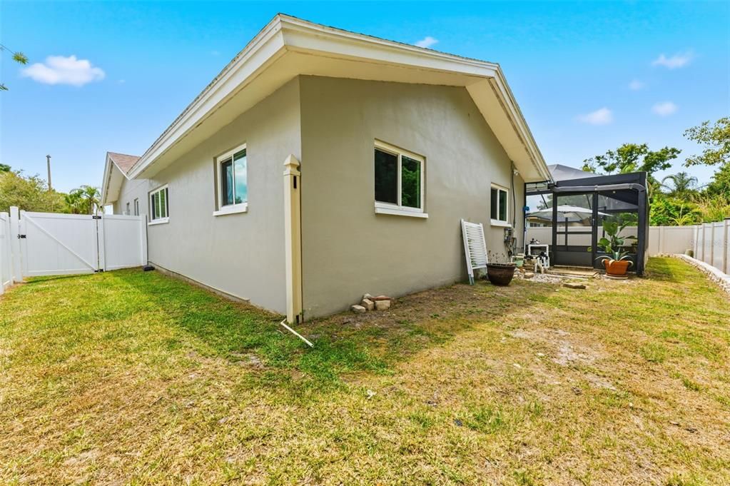 На продажу: $680,000 (4 спален, 2 ванн, 1958 Квадратных фут)