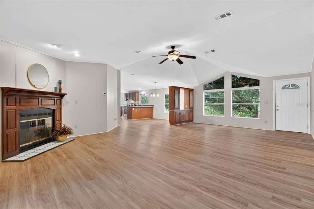 For Sale: $219,000 (3 beds, 2 baths, 1890 Square Feet)