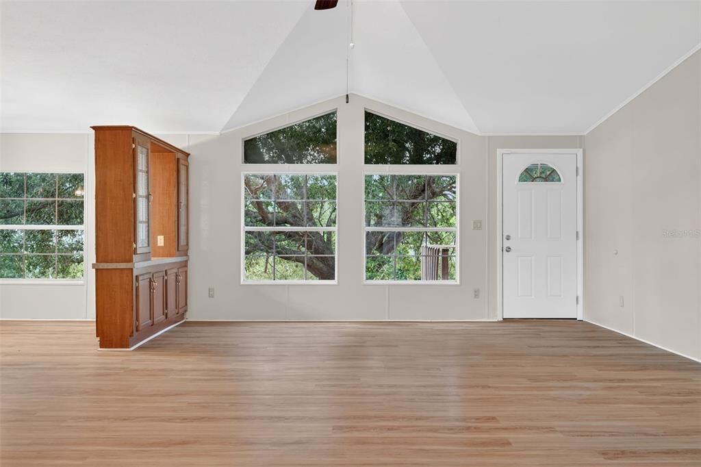 For Sale: $219,000 (3 beds, 2 baths, 1890 Square Feet)