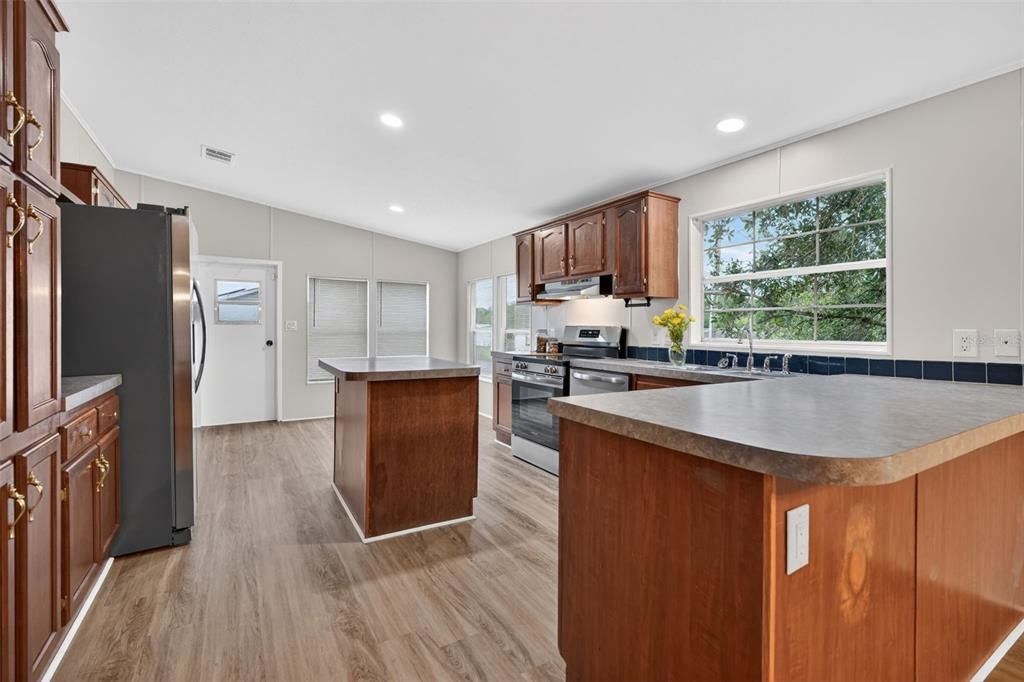 For Sale: $219,000 (3 beds, 2 baths, 1890 Square Feet)