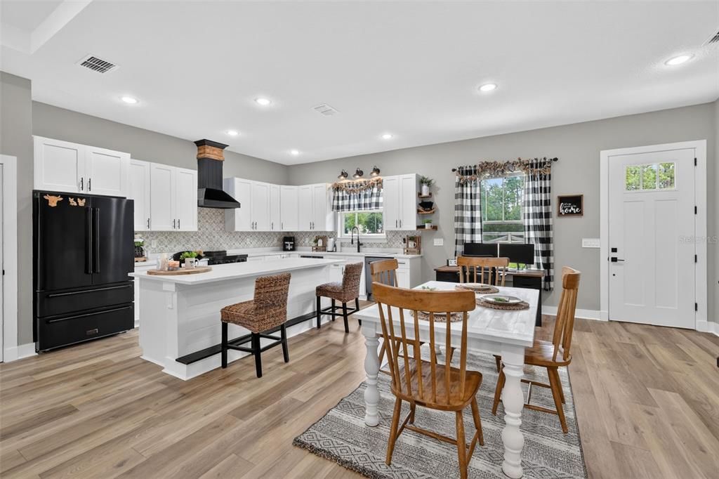 На продажу: $699,900 (3 спален, 2 ванн, 1801 Квадратных фут)