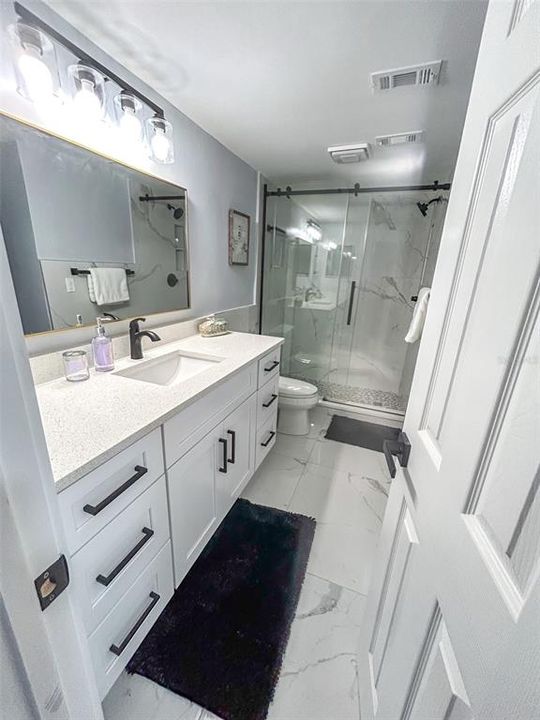 For Sale: $575,000 (2 beds, 1 baths, 1040 Square Feet)