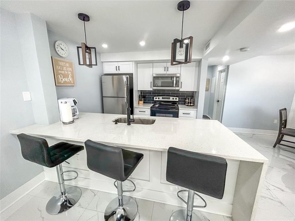 For Sale: $575,000 (2 beds, 1 baths, 1040 Square Feet)