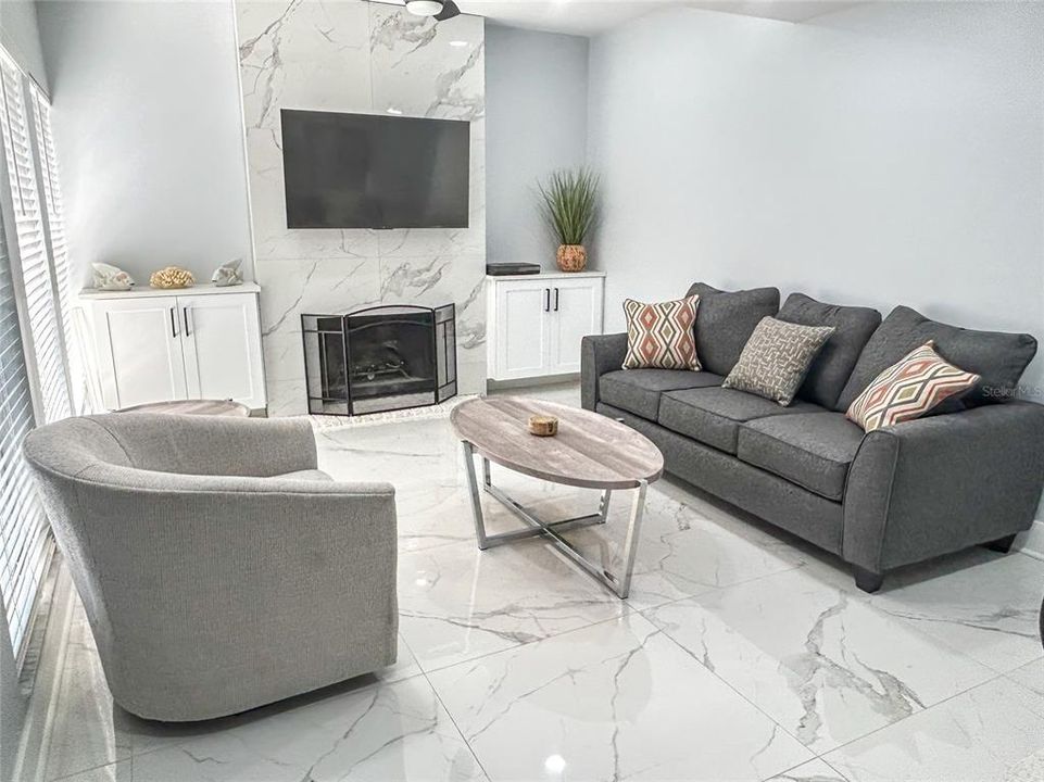 For Sale: $575,000 (2 beds, 1 baths, 1040 Square Feet)