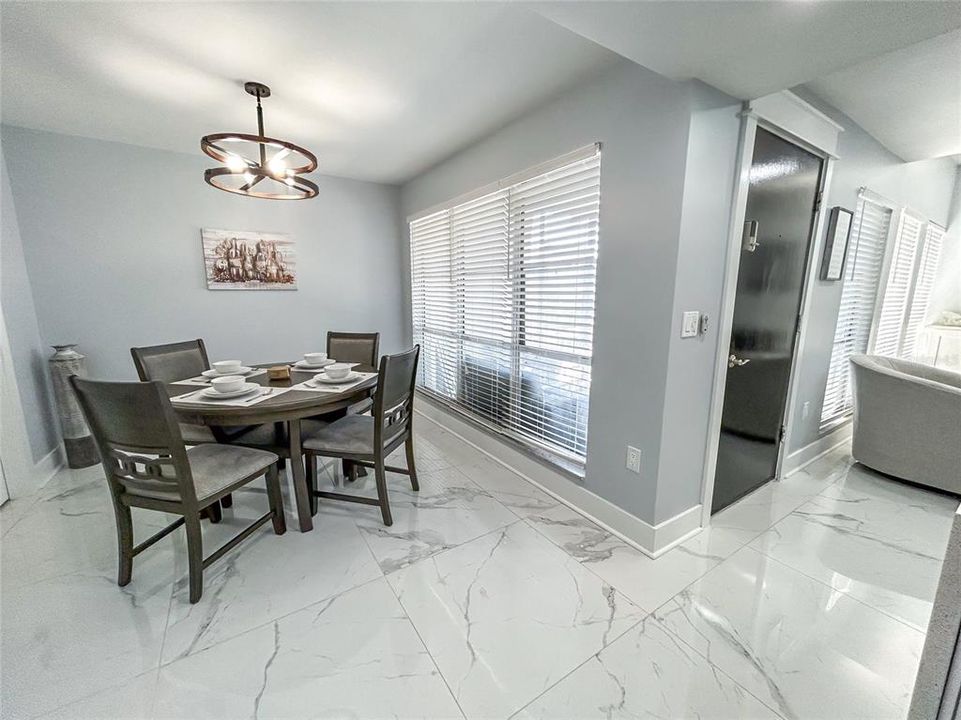 For Sale: $575,000 (2 beds, 1 baths, 1040 Square Feet)